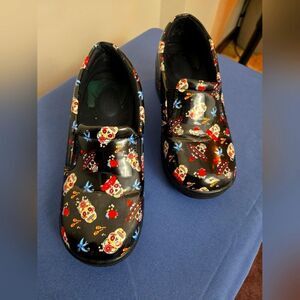 No Slip Clogs  Skull Print